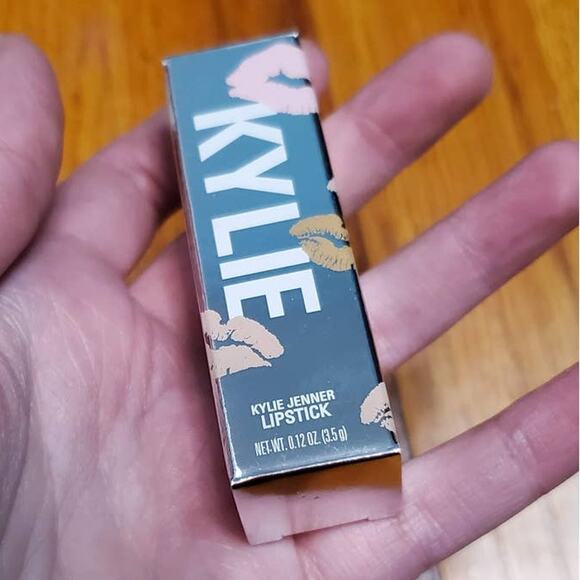 KYLIE Jenner Cosmetics Creme Lipstick *DULCE DE LECHE* Nude  NIB! Kylie Cosmetics Crème Lipstick Lovesick ~ DISCONTINUED Authentic w/ receipt